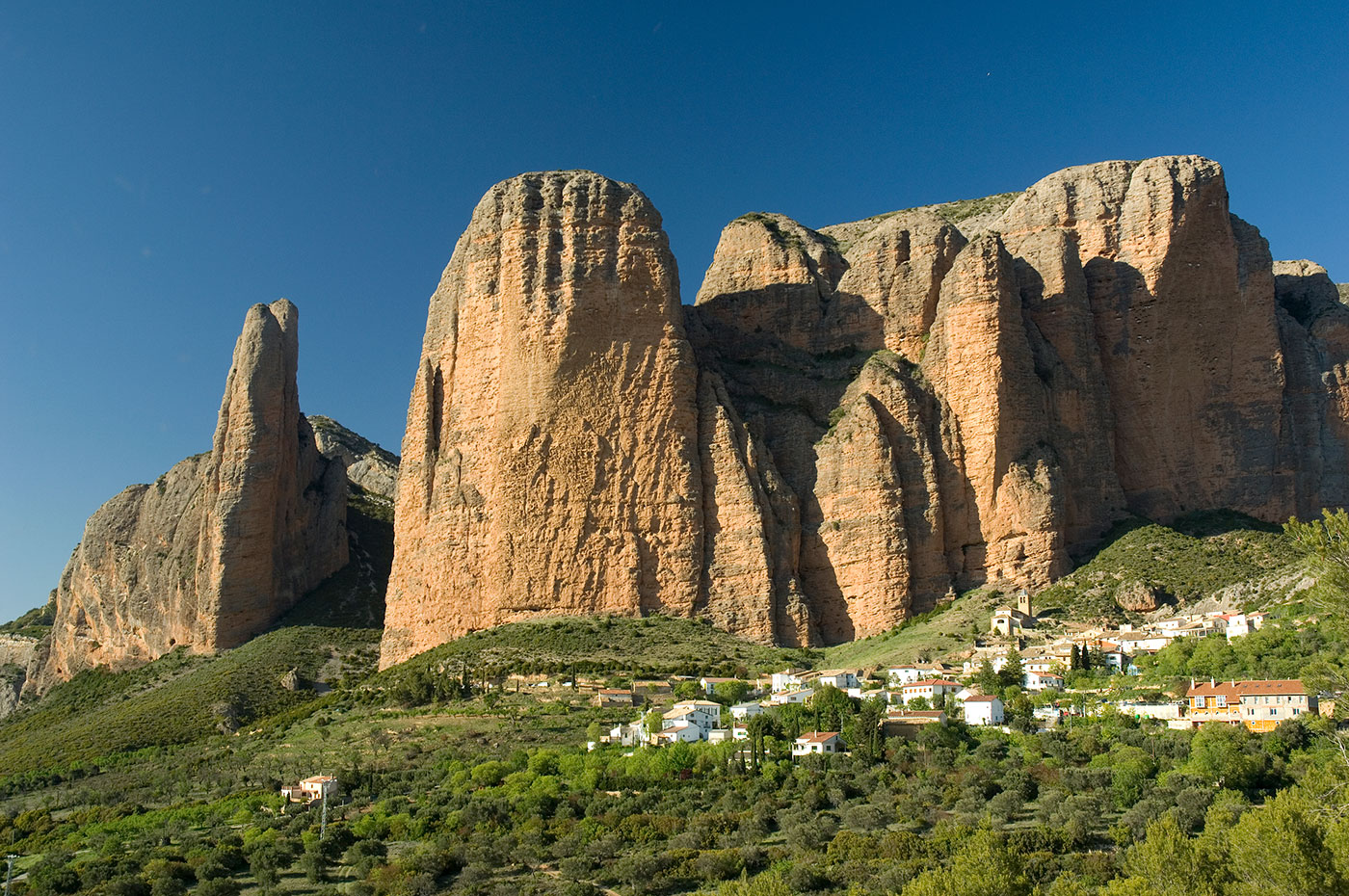 Rincones de la Hoya de Huesca. Entorno Mallos de Riglos