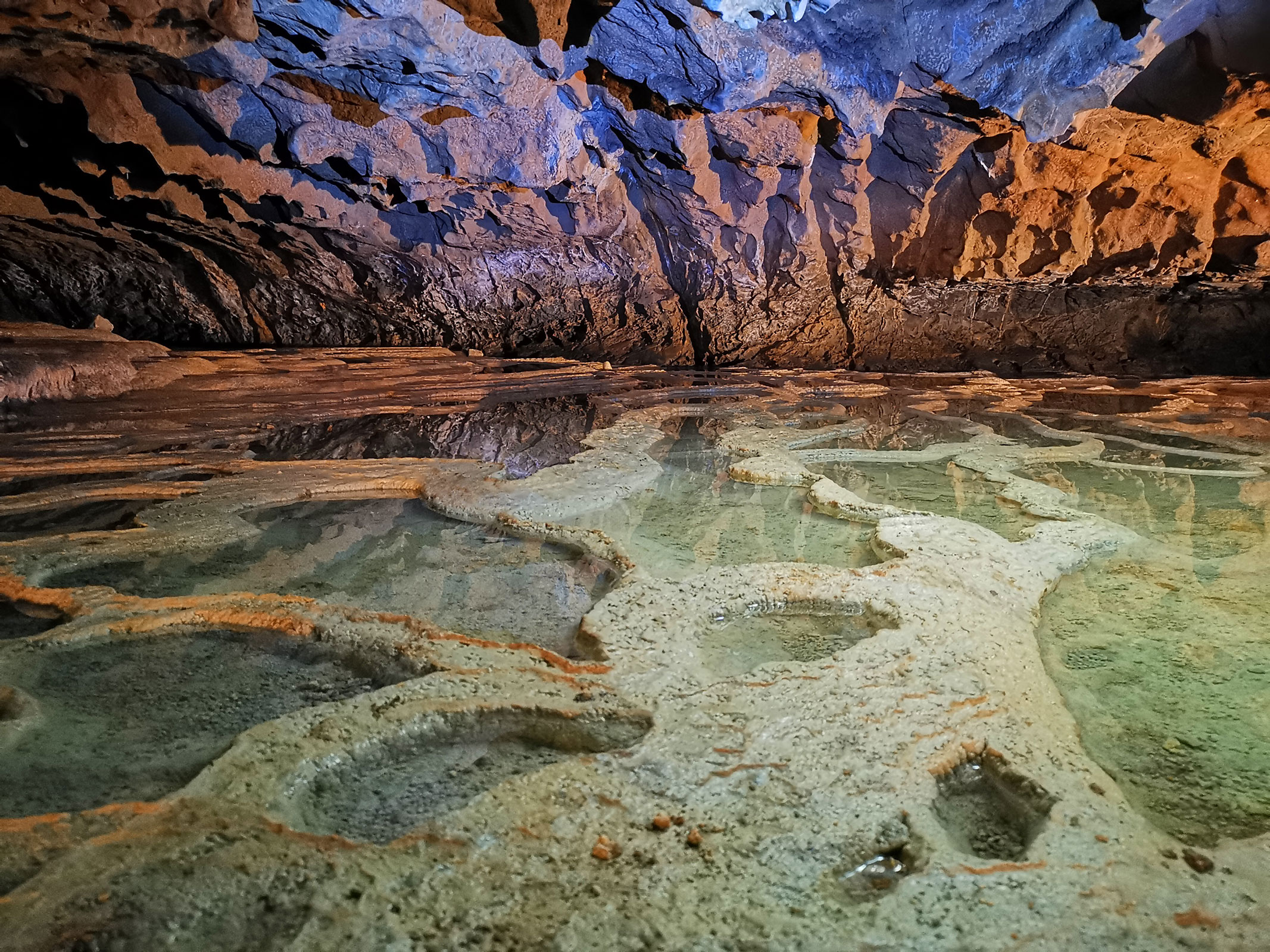 La grotte inférieure