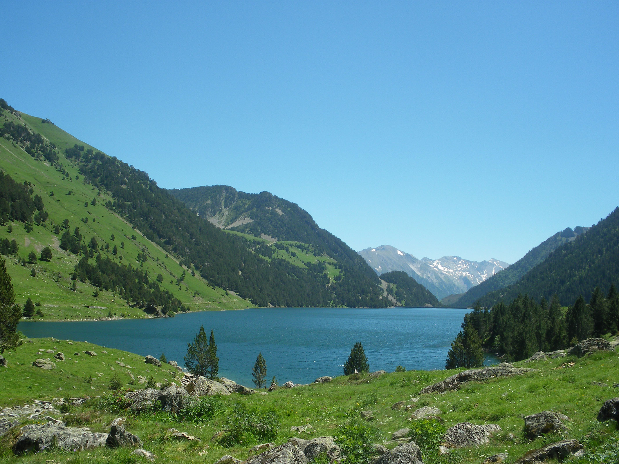 Le lac de l’Oule : un joyau des Pyrénées et une source d’énergie