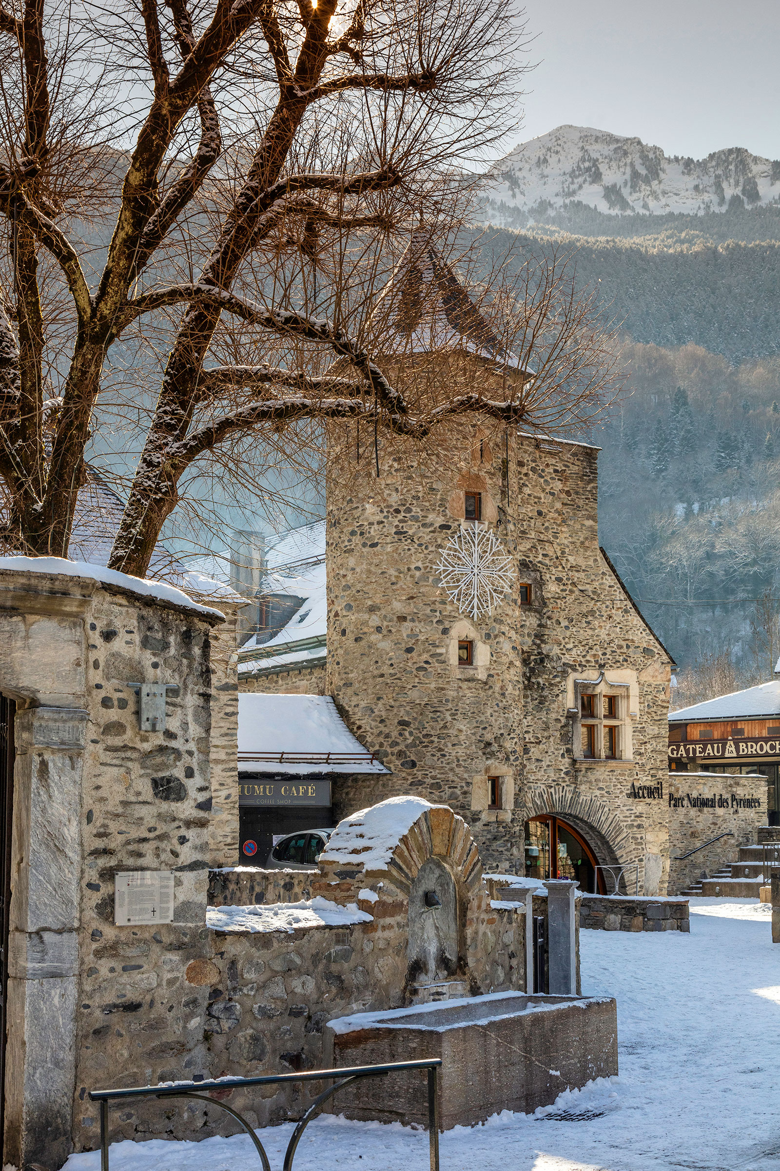 La Tour d’Agut ou Tour Hachan: un écrin de nature et d’histoire