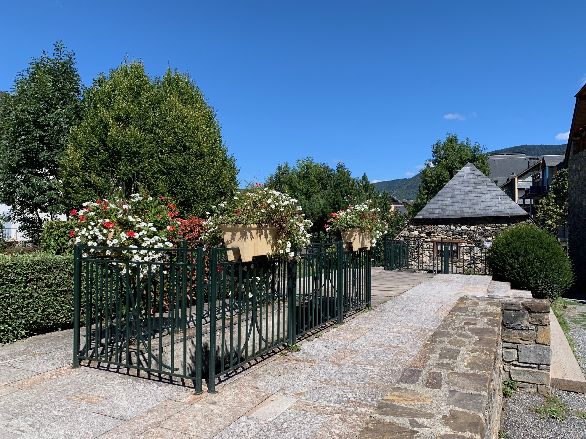 Le Moulin de Débat : Un joyau du patrimoine rural de Saint-Lary-Soulan